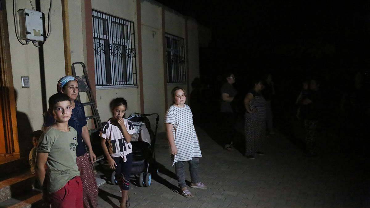 Manavgat'taki yangında vatandaş nöbet tutuyor