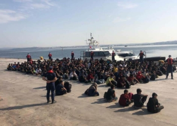 Çanakkale Boğazı'nda 204 kaçak göçmen yakalandı