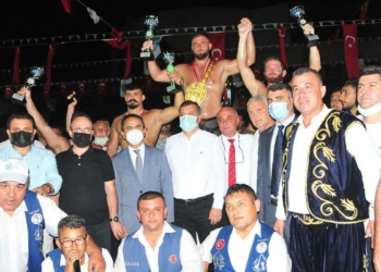 Çardak Yağlı Güreşleri'nde başpehlivan belli oldu