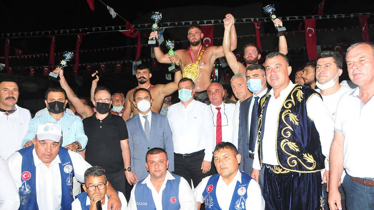 Çardak Yağlı Güreşleri'nde başpehlivan belli oldu