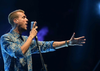 Cem Adrian Bursa'da sahne aldı