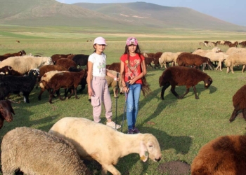 Çoban kızlar golf antrenmanında