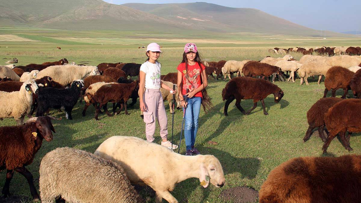 Çoban kızlar golf antrenmanında