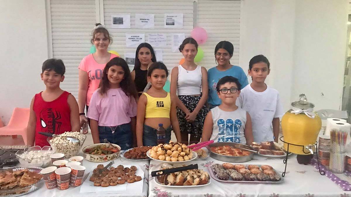 Çocuklardan yangın mağdurları için kermes