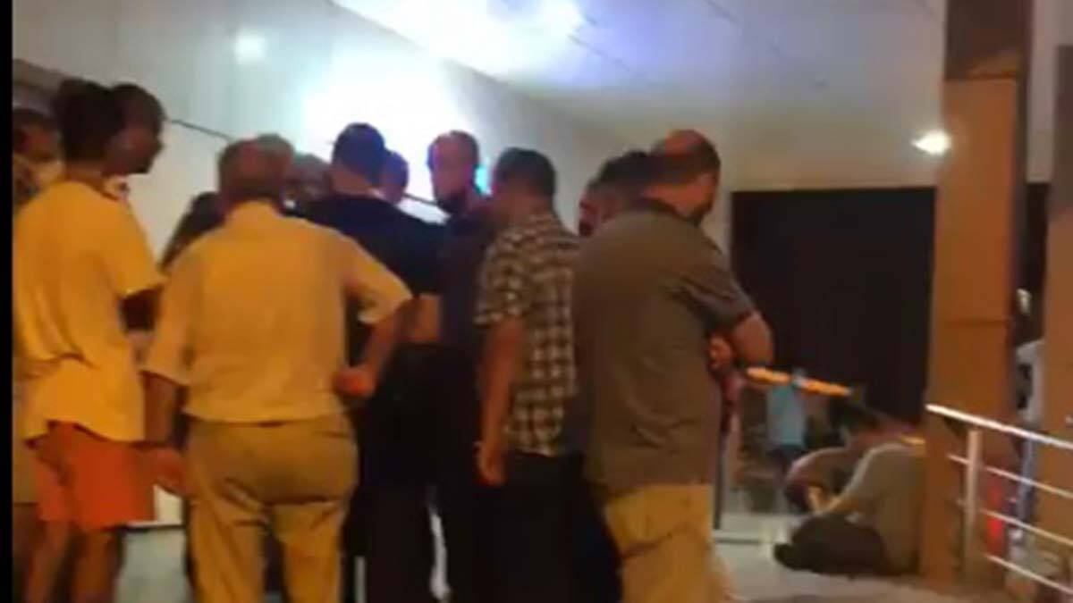 Covid-19'dan ölen hastanın yakınları dehşet saçtı