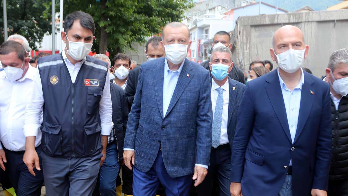 Cumhurbaşkanı afet bölgesinde: Bu afetleri aşacağız