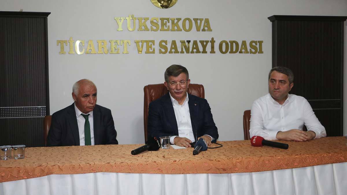 Davutoğlu: Büyük bir ekonomik sorun yaşıyoruz