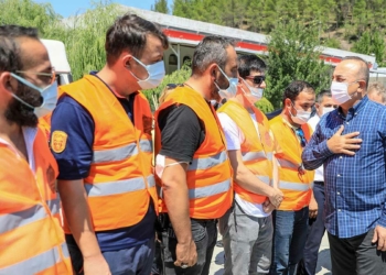Dışişleri Bakanı yangın bölgelerini ziyaret etti
