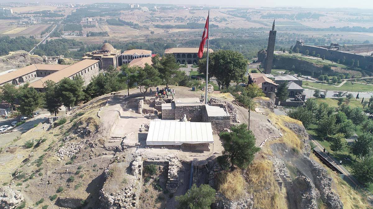 Diyarbakır'da Osmanlı dönemine ait el bombaları bulundu