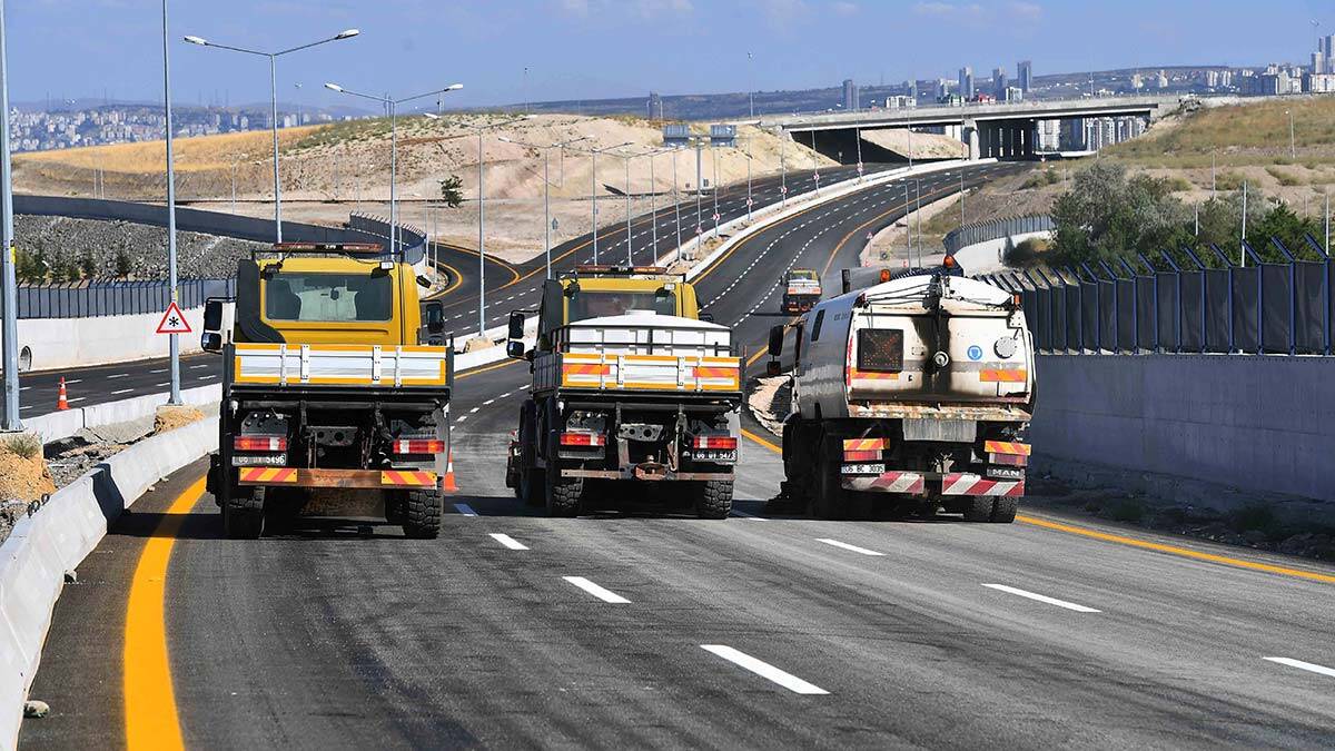 Başkent'te ulaşım atağı sürüyor