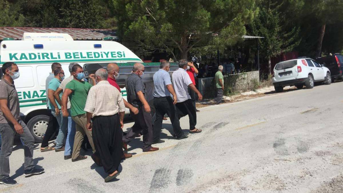 Emine öğretmenin cenazesi toprağa verildi