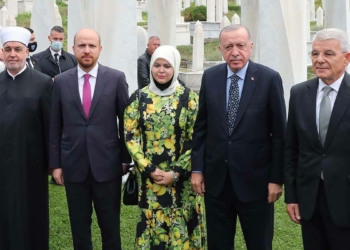 Erdoğan, Aliya İzetbegoviç’in kabrini ziyaret etti