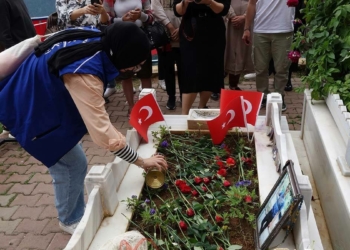 Eren Bülbül kabri başında anıldı
