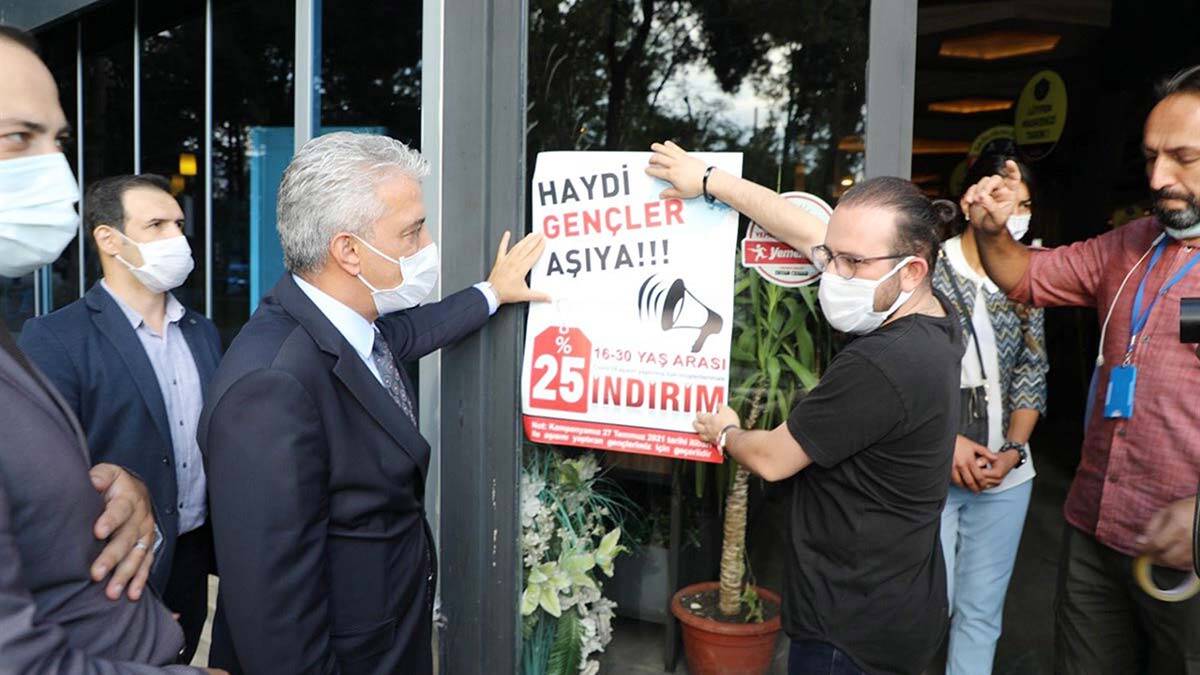 Erzincan'da aşı olan gençlere kafede yüzde 25 indirim