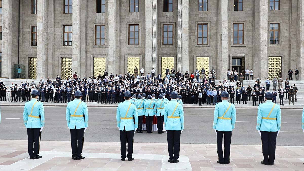 Eski Sağlık Bakanı Eryılmaz için TBMM'de tören