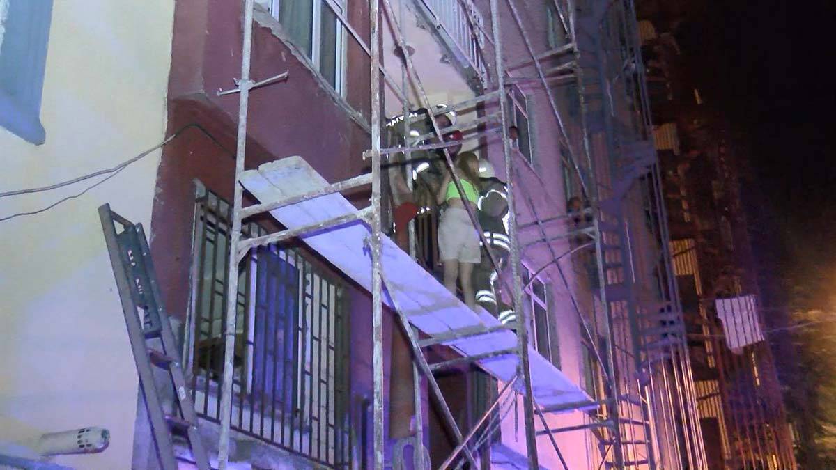 Fatih'te intihar girişimini itfaiye ekipleri durdurdu_