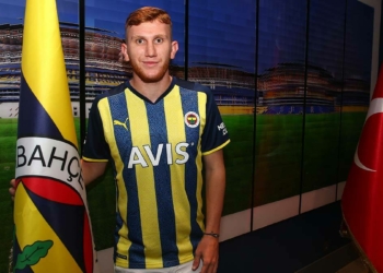 Fenerbahçe'de Burak Kapacak ile 5 yıllık anlaşma