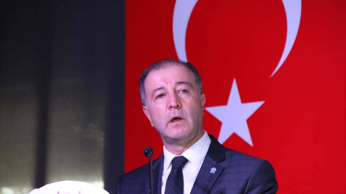 Genç Girişim ve Yönetişim Derneği Yönetim Kurulu Başkanı Nezih Allıoğlu “Bizim işimize gücümüze, eski normal günlerimize yeniden dönebilmemizin yegane koşulu aşıdır” dedi.