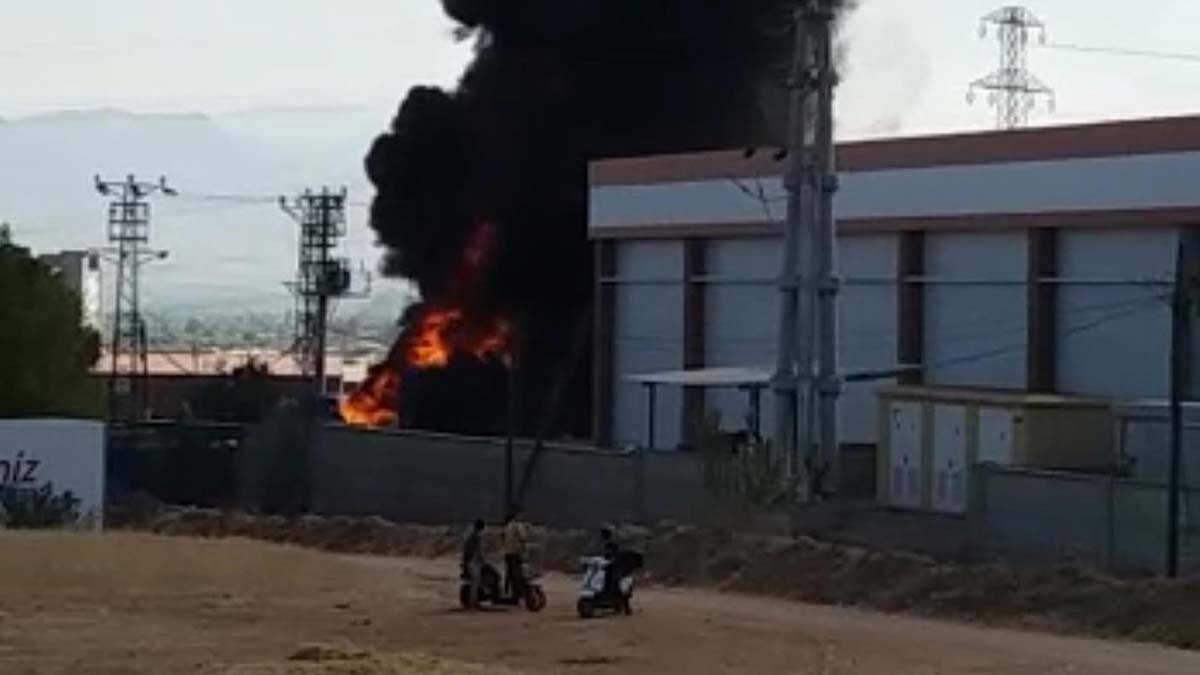 İmalathanedeki yangında 50 bin plastik kasa yandı