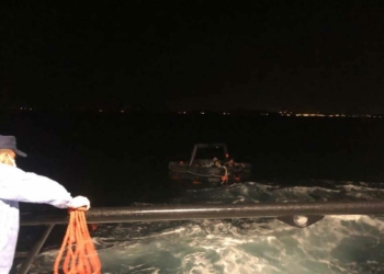 İzmir'de kaçak göçmenler kurtarıldı
