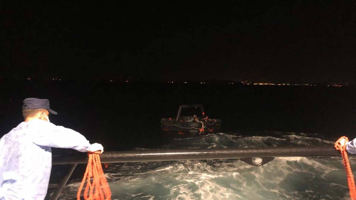 İzmir'de kaçak göçmenler kurtarıldı