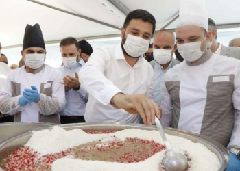 Kağıthane Belediyesi'nden 20 bin vatandaşa aşure