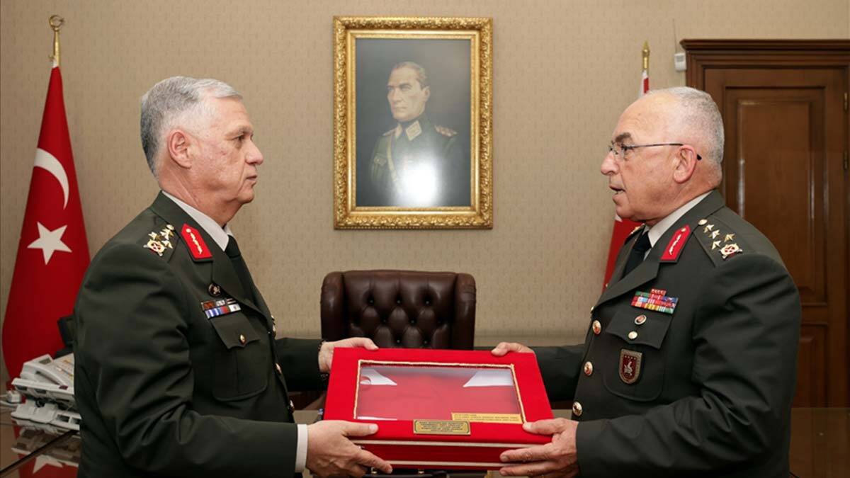 Kara Kuvvetleri Komutanlığı'nda devir-teslim töreni