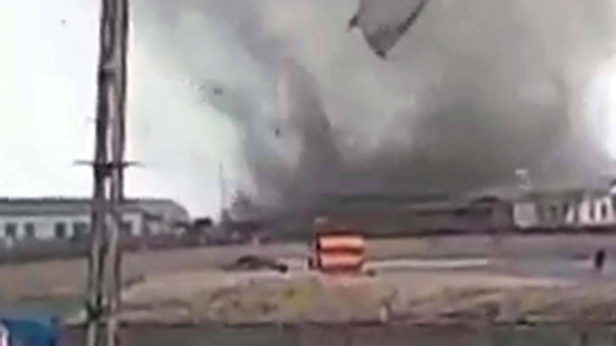 Kars'ta hortum: 4 evde hasar