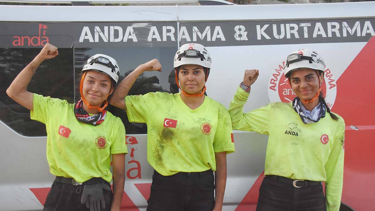 Köyceğiz yangınında 3 kadından alevlerle mücadele