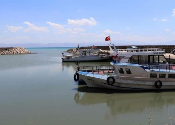 Kuraklık Van Gölü'nde balıkçıları etkiledi