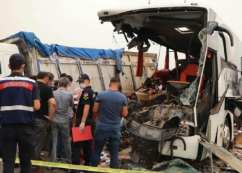 Manisa'da feci kaza: 6 ölü 42 yaralı
