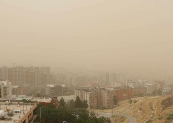 Mardin'de toz bulutu, Diyarbakır'da sağanak