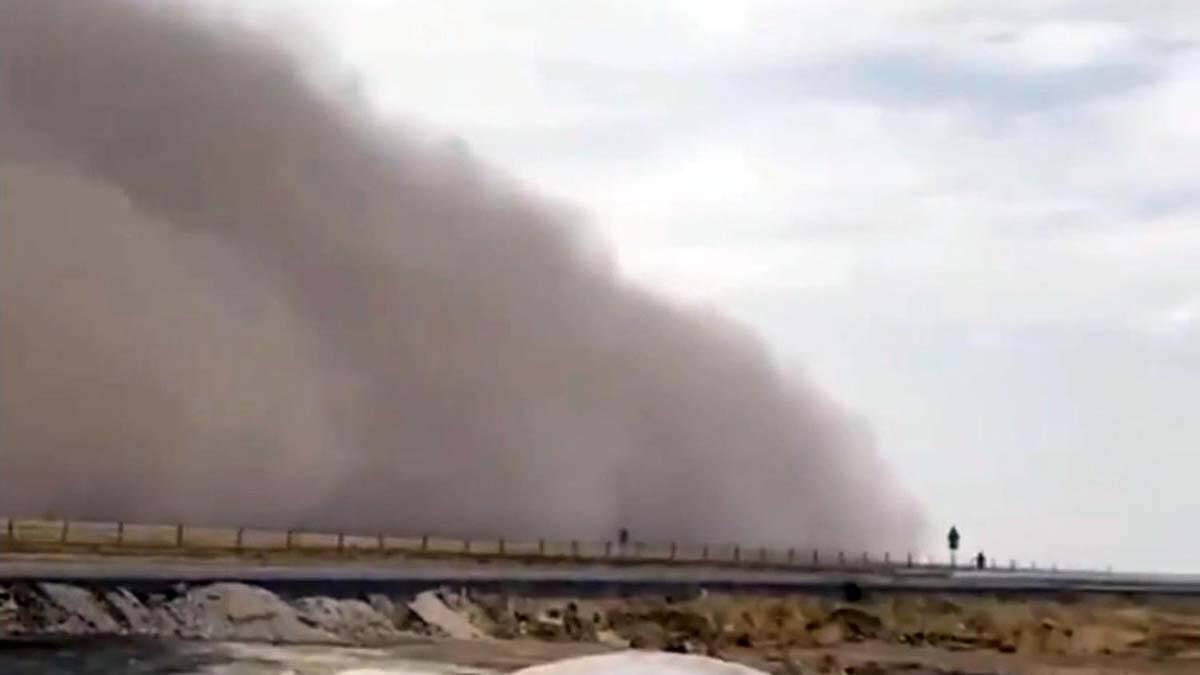 Mardin'de toz fırtınası etkili oldu
