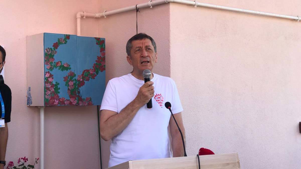 Milli Eğitim Bakanı görevden affını istedi