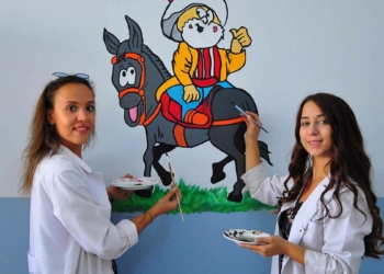 Öğretmenler okulu masal kahramanları ile donattı