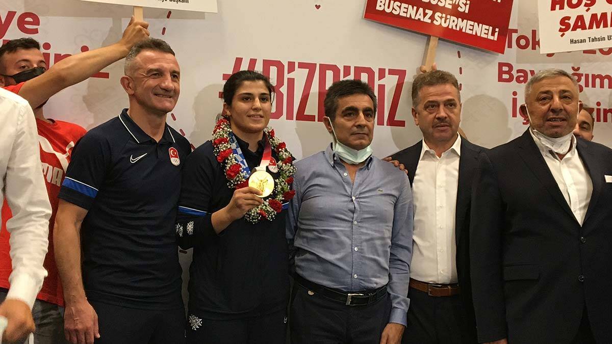 Olimpiyat şampiyonuna coşkulu karşılama