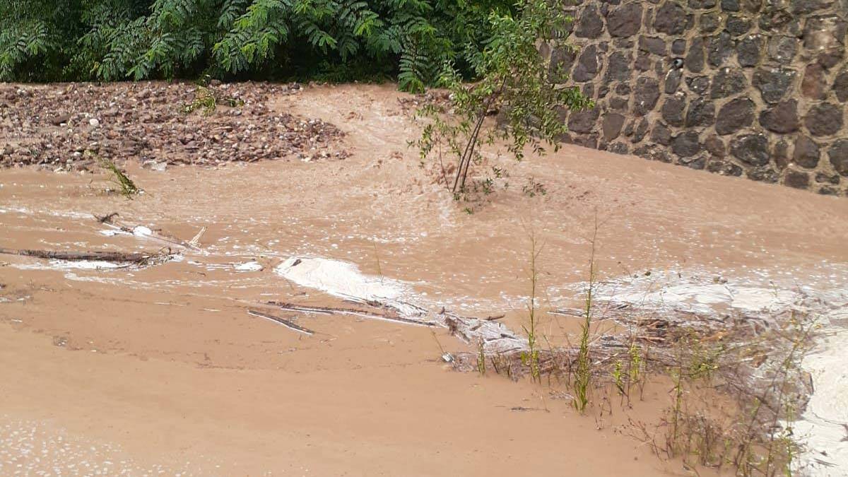 Ordu'da dere taştı; kapanan yol ulaşıma açıldı