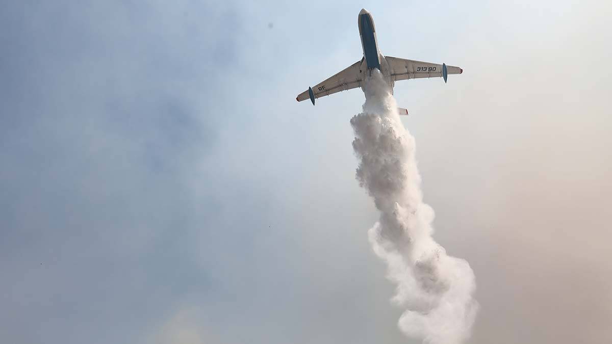 Orman yangınlarına 13 uçakla müdahale ediliyor