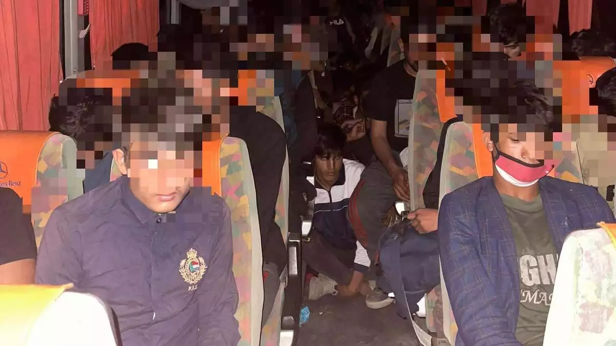 Otobüste 68 afgan göçmen yakalandı
