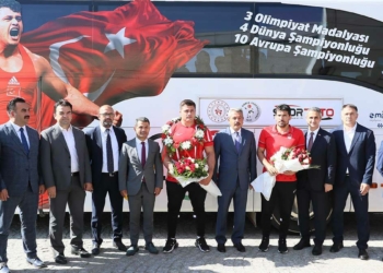 Rıza Kayaalp'e Ankara'da coşkulu karşılama