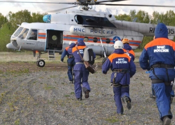 Rusya'da turistleri taşıyan helikopter düştü