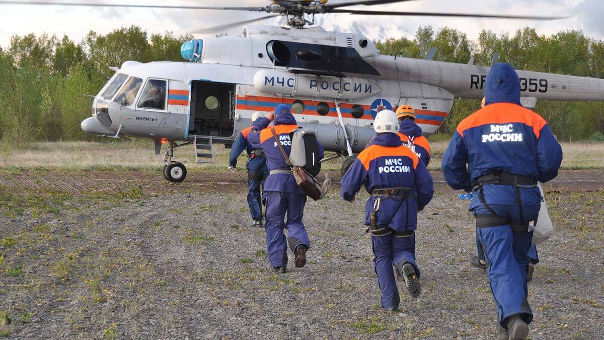 Rusya'da turistleri taşıyan helikopter düştü