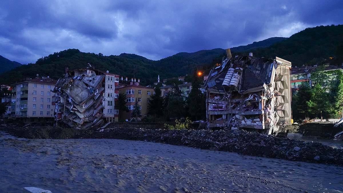 Sel felaketinde ölü sayısı 38 oldu