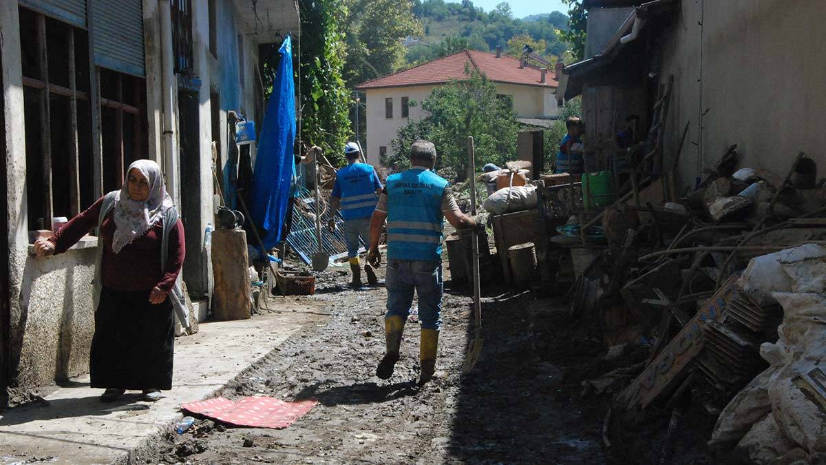 Sel sonrası Bartın normal hayata dönmeye başladı