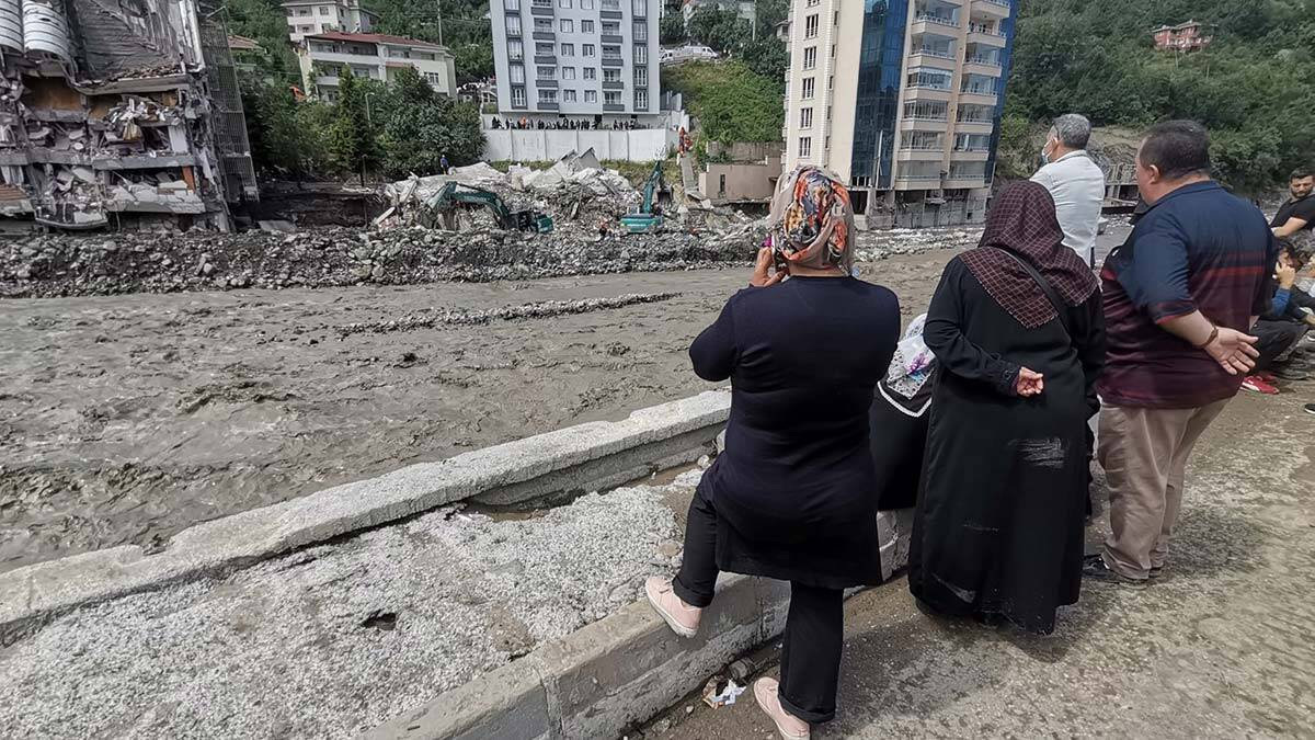 Selde hayatını kaybeden kişi sayısı 44 oldu