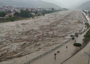 Sinop ve Samsun'da sağanak sele neden oldu