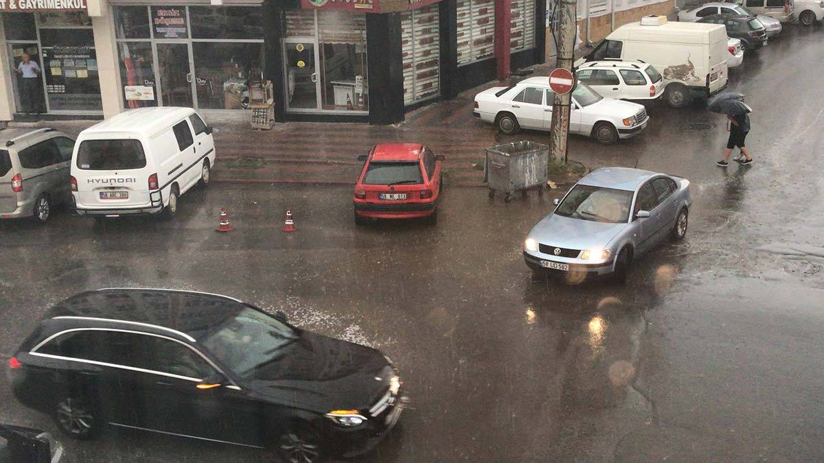 Sivas'ta sağanak etkili oldu