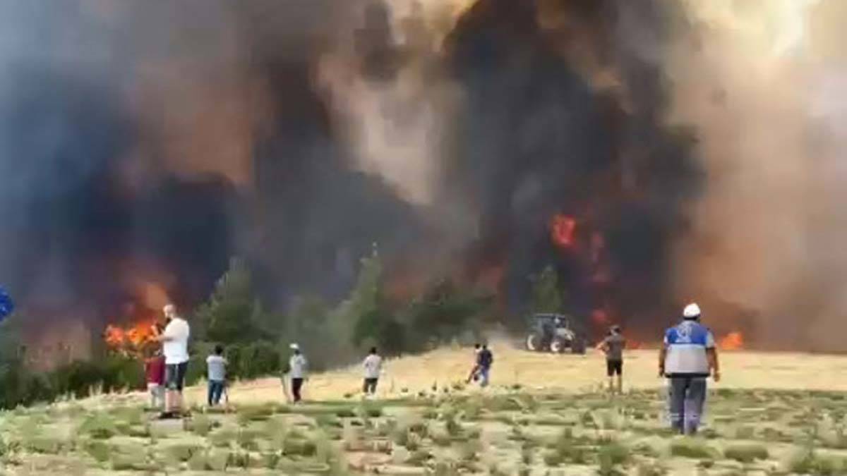 Sivillerin yangına müdahalesine bakanlıktan uyarı