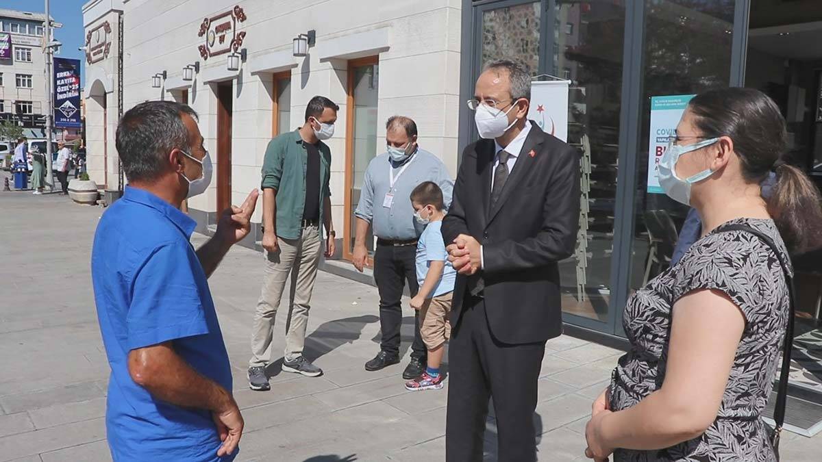 Sultanbeyli'de Mobil sağlık ekiplerinden aşılama