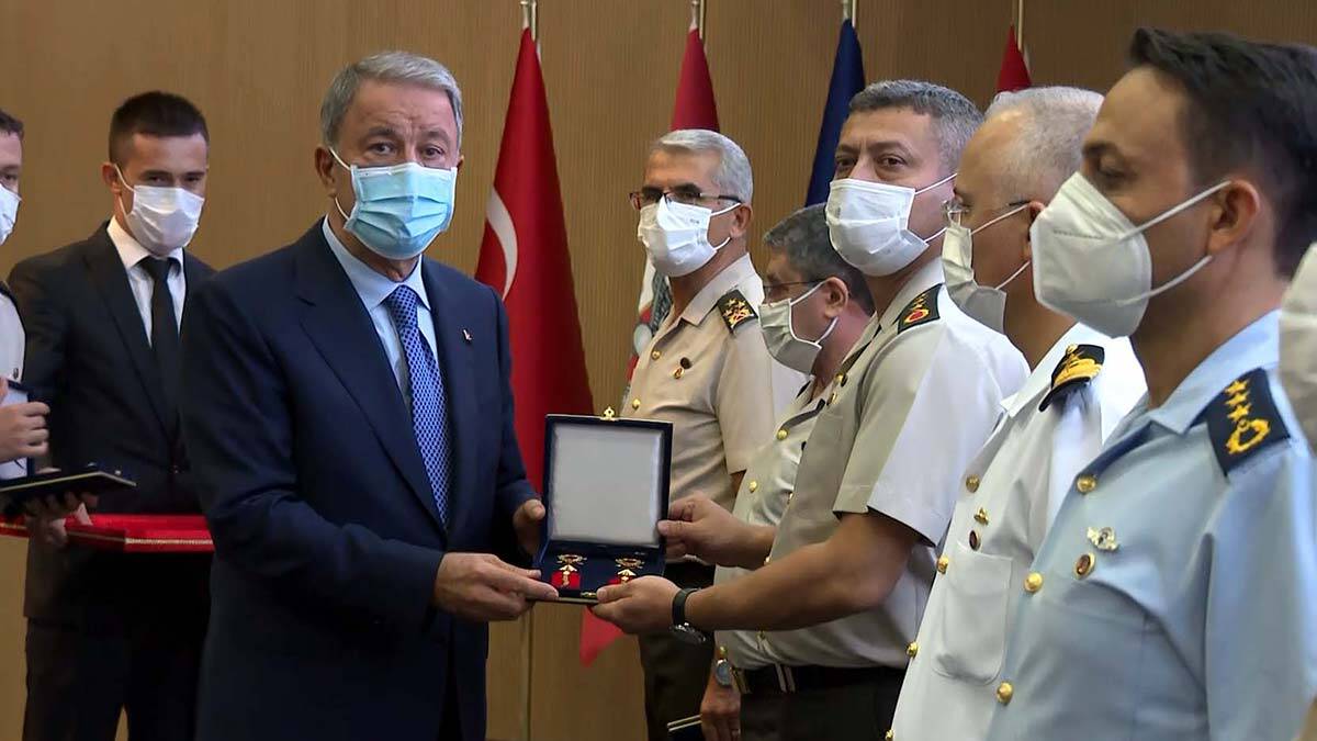 TSK'da terfi eden personele yeni rütbeleri verildi